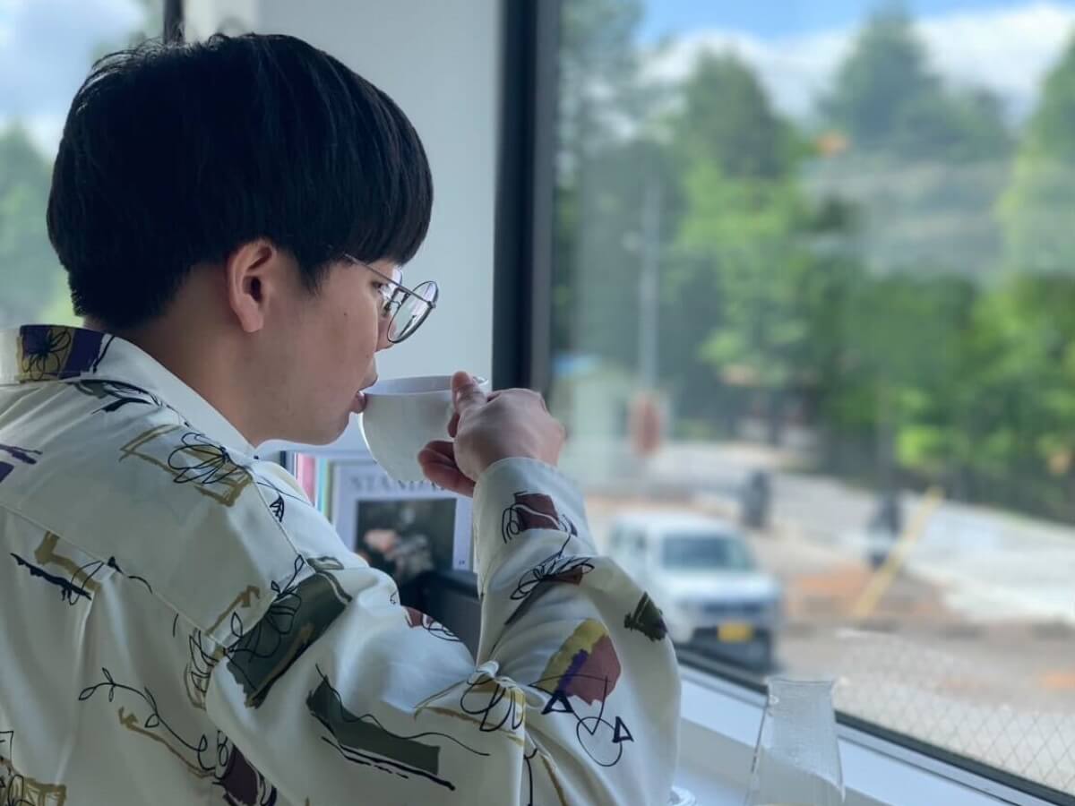 友人が営むコーヒーショップに行き、おすすめの豆で淹れた一杯を堪能。